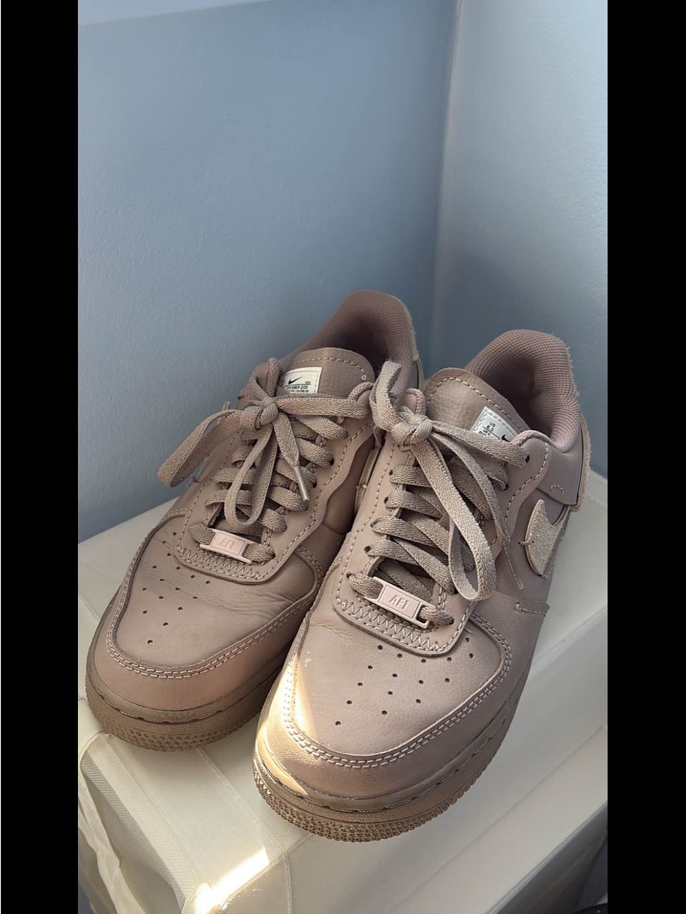 Nike Low-Top Sneakers in Beige Taupe